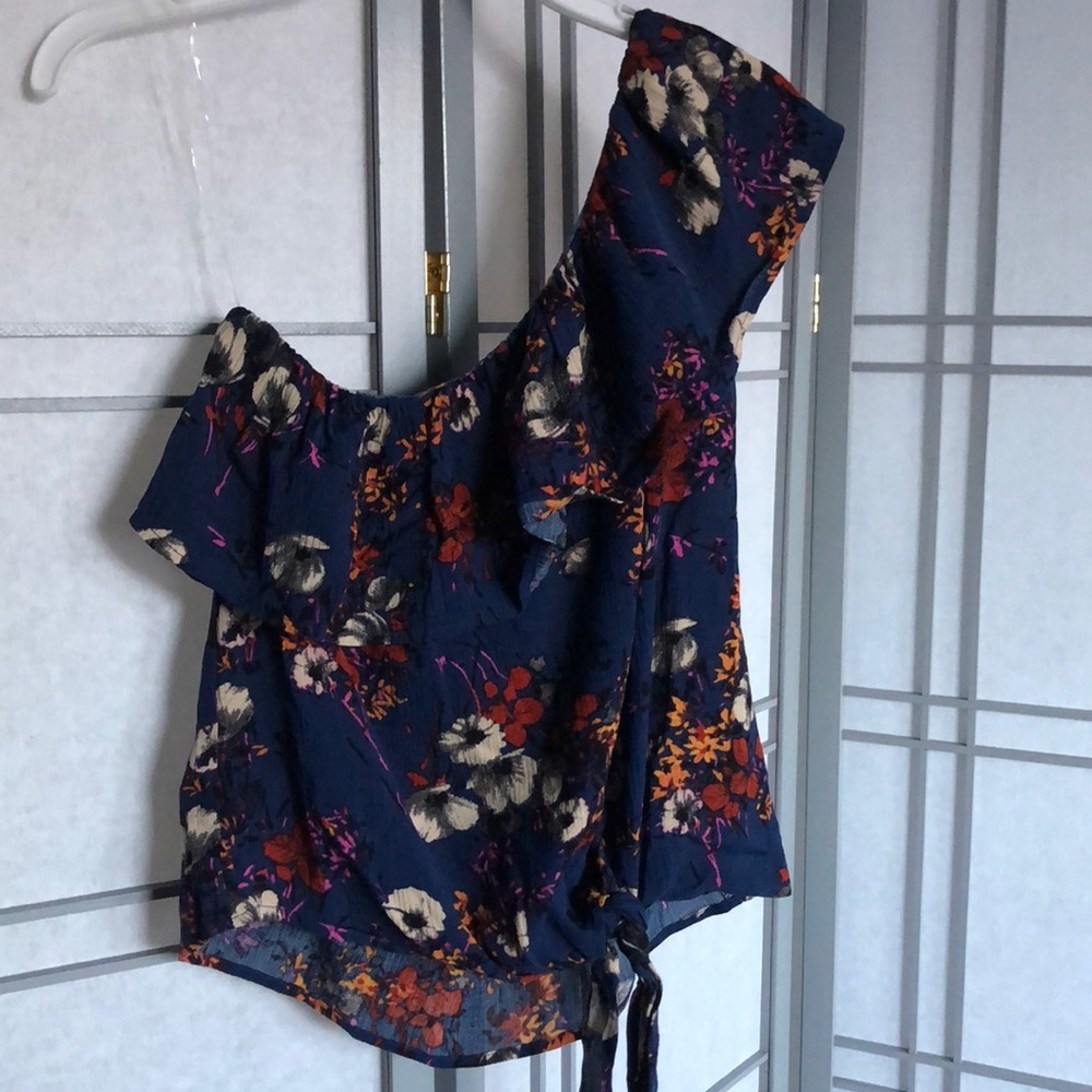 Blue crop floral top